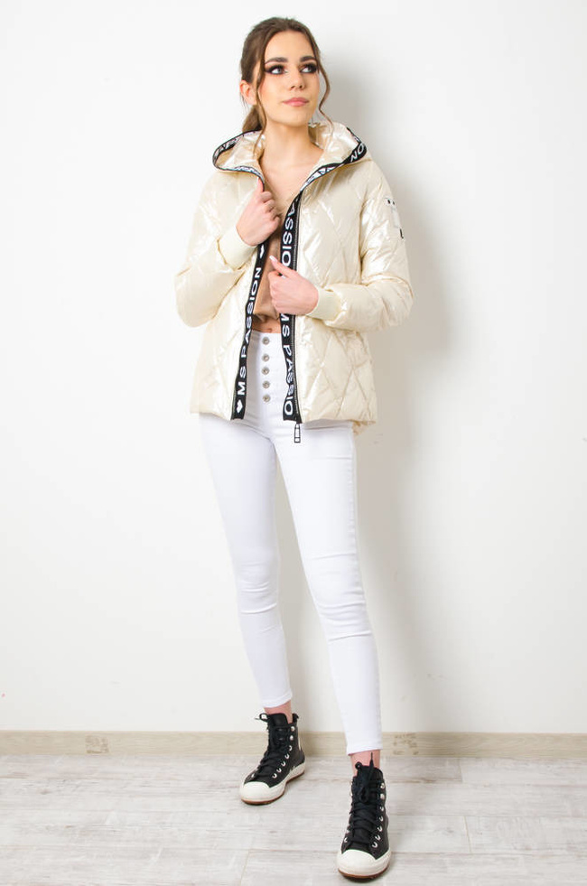 KURTKA PRZEJŚCIOWA PIKOWANA Z KAPTUREM - EKRI