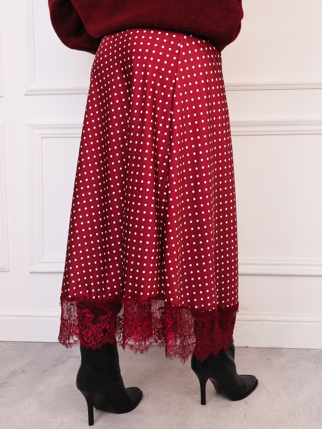 SPÓDNICA SATYNOWA MAXI W KROPKI ZAKOŃCZONA KORONKĄ- BORDOWA