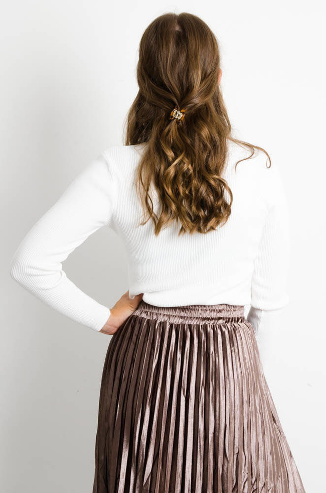 BIAŁY SWETEREK PRĄŻEK Z PÓŁGOLFEM