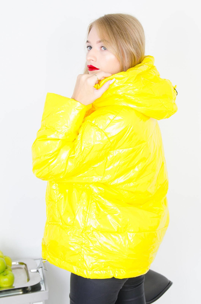 ŻÓŁTA WINYLOWA KURTKA Z KAPTUREM OVERSIZE