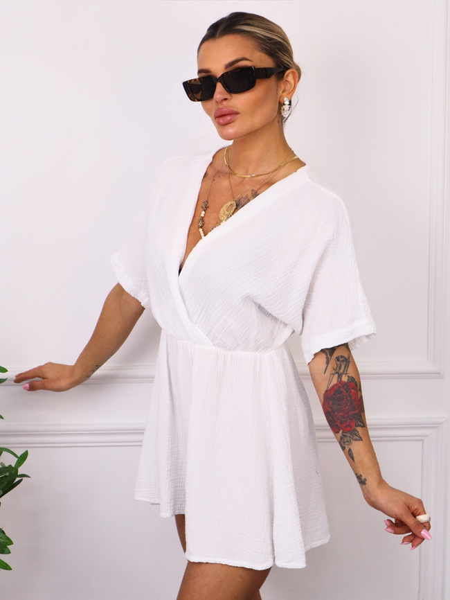 KOMBINEZON MUŚLINOWY Z KOPERTOWYM DEKOLTEM- BIAŁY