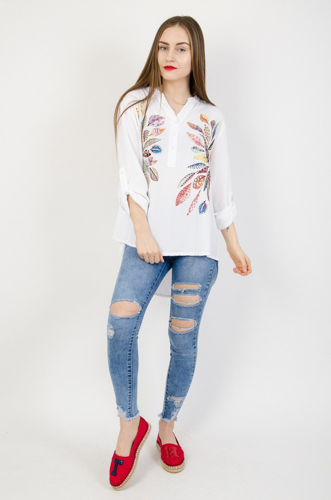 Biała bluzka koszulowa zapinana na guziki