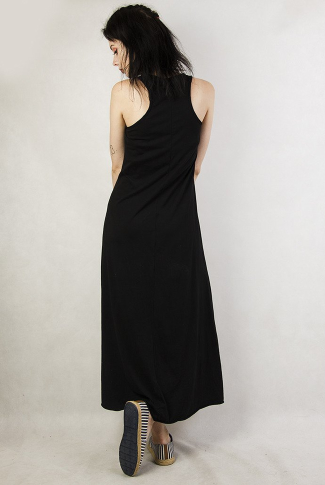 Długa, czarna sukienka na ramiączka
