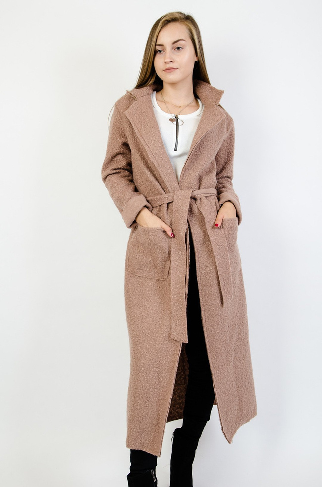 Jasno brązowy płaszcz wiązany w pasie