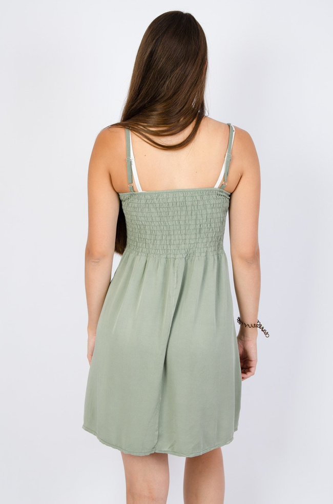 Zielona sukienka na cienkich ramiączkach