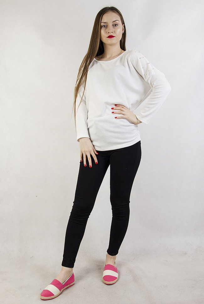 Biała bluzka z perełkami