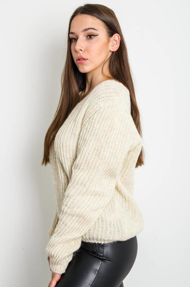 BEŻOWY SWETER Z ŁAŃCUSZKIEM