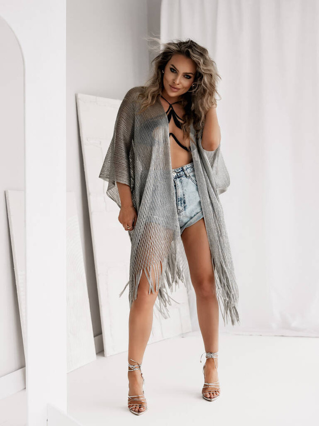 AŻUROWA NARZUTA Z BŁYSZCZĄCĄ NITKĄ- SZARA