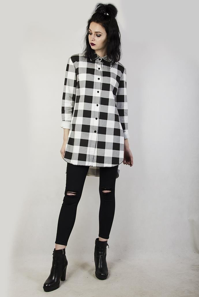 Asymetryczna koszula w czarno-białą kratę