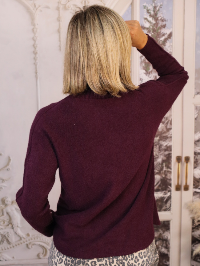 SWETER OVERSIZE Z PÓŁGOLFEM W PRĄŻKI- BORDOWY