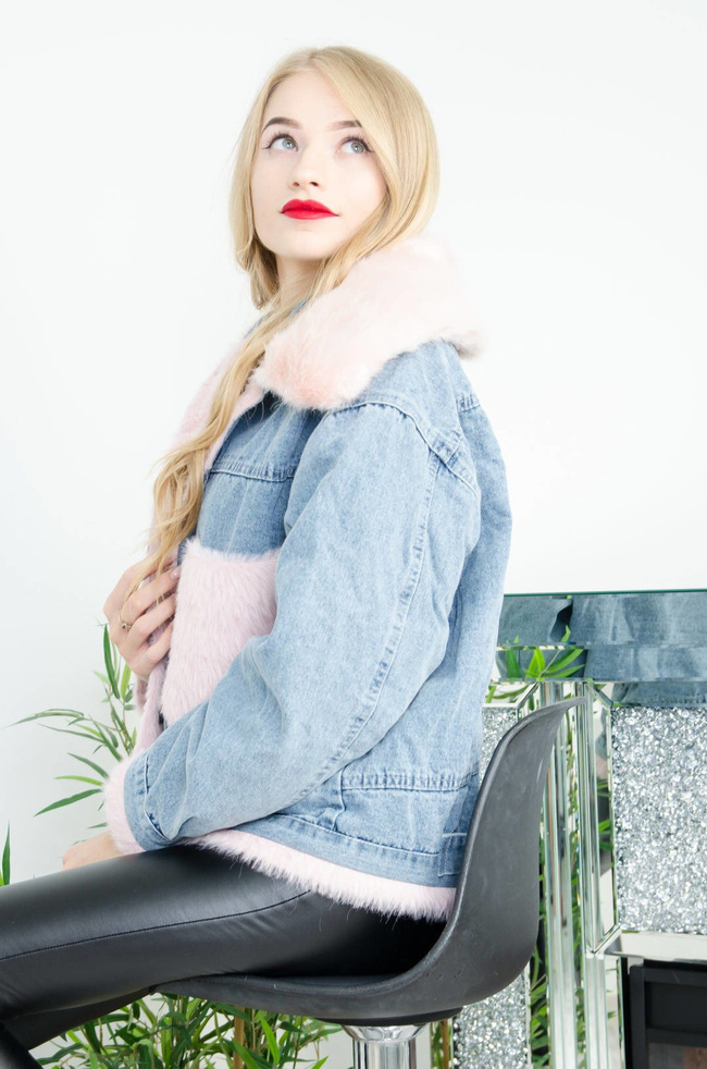 JEANSOWA KURTKA Z RÓŻOWYM FUTERKIEM