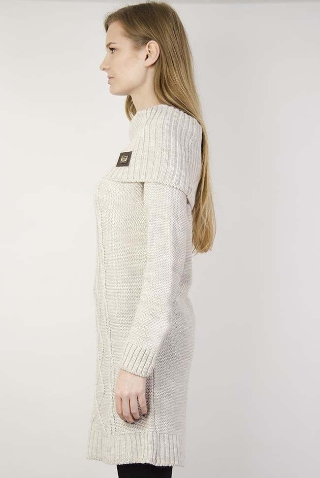 Beżowy przedłużany sweter z szerokim dekoltem