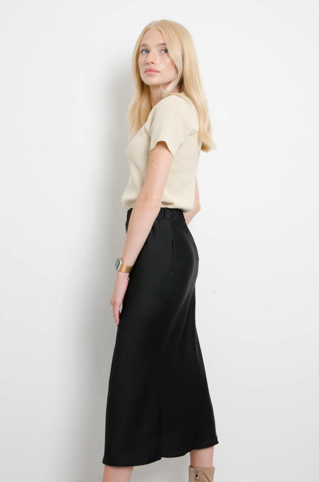 SPÓDNICA MIDI ROZSZERZANA NA DOLE- CZARNA 