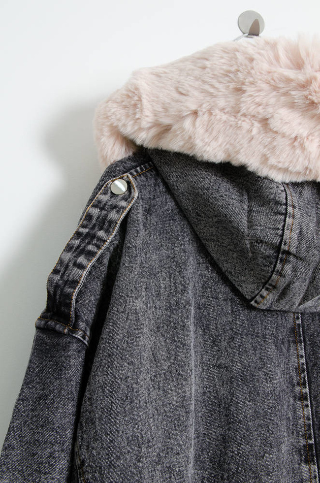 CZARNA JEANSOWA KURTKA Z ODPINANYM FUTERKIEM
