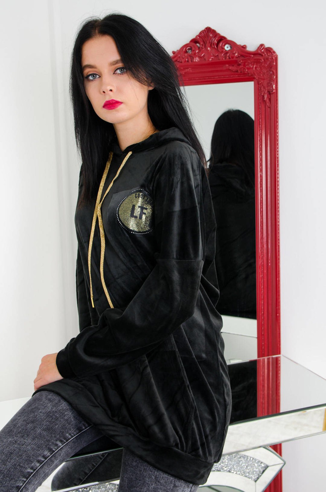 CZARNA WELUROWA DŁUGA BLUZA Z NASZYWKĄ