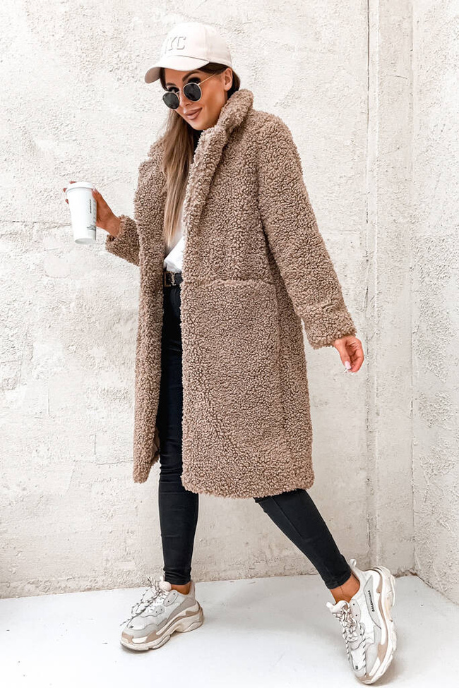 BRĄZOWY PŁASZCZ OWIECZKA ZAPINANY NA ZATRZASKI