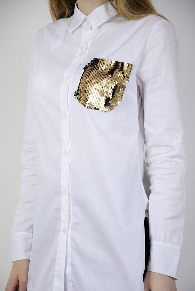 Biała koszula z przedłużanym tyłem i cekinami na kieszonce