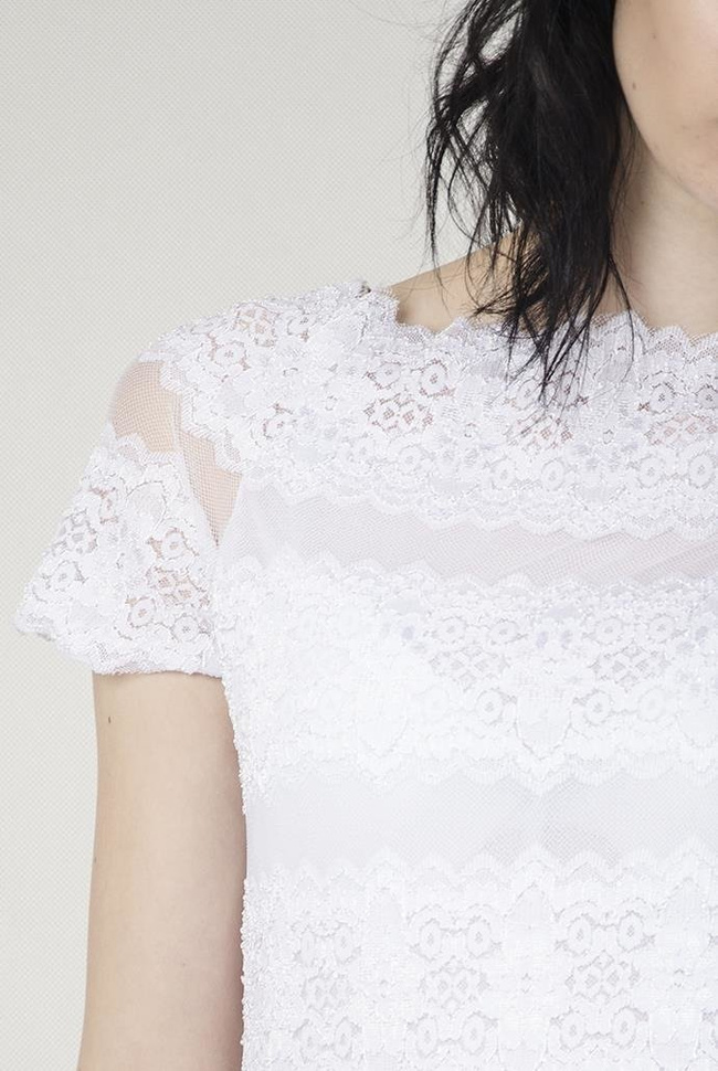 Biała bluzka koronkowa z krótkim rękawem