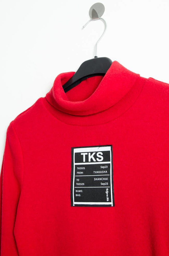 CZERWONY GOLF Z NASZYWKĄ