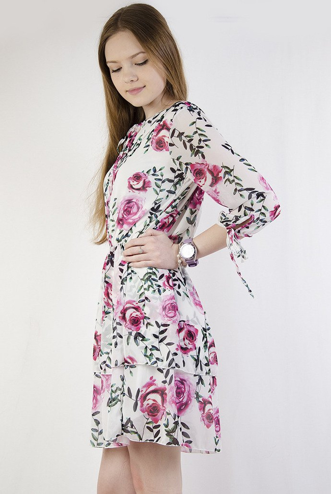 Kwiecista sukienka z wiązaniami przy rękawach