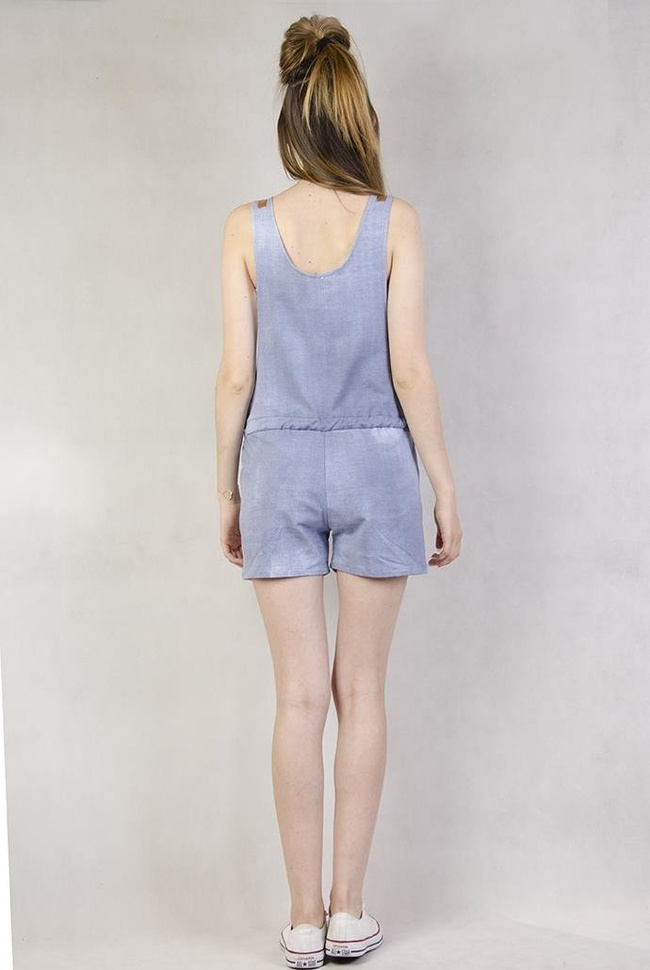 Kombinezon dekatyzowany z mocnymi wycięciami