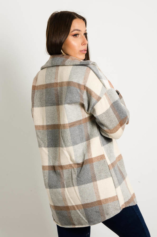 BEŻOWY PŁASZCZ KOSZULOWY W KRATĘ