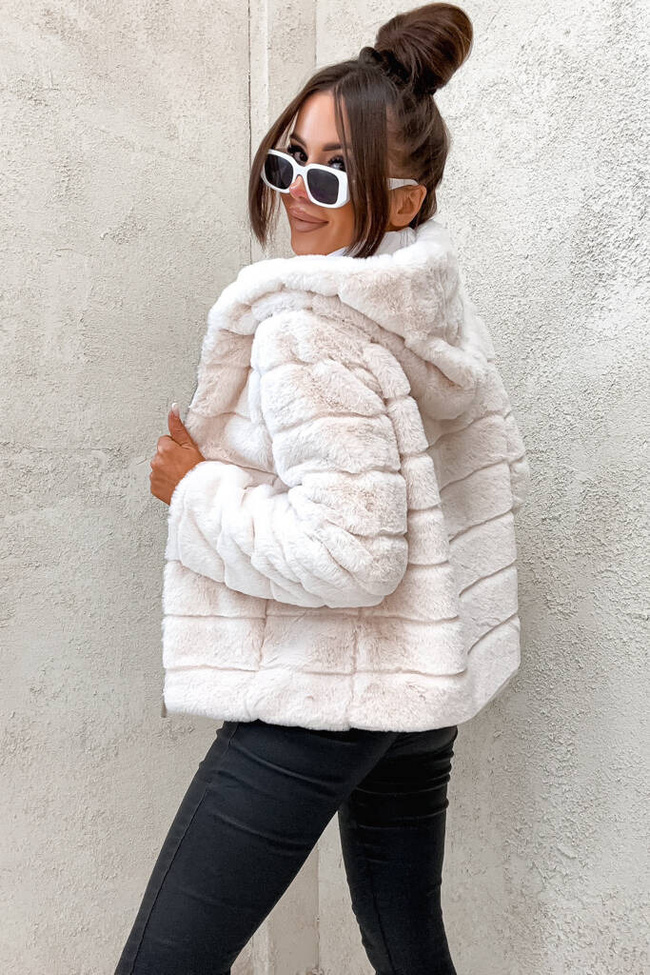 KREMOWA FUTRZANA KURTKA Z KAPTUREM