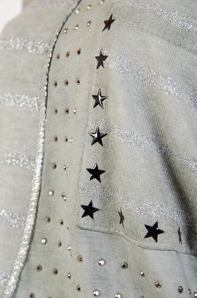 Zielona bluzka z aplikacjami