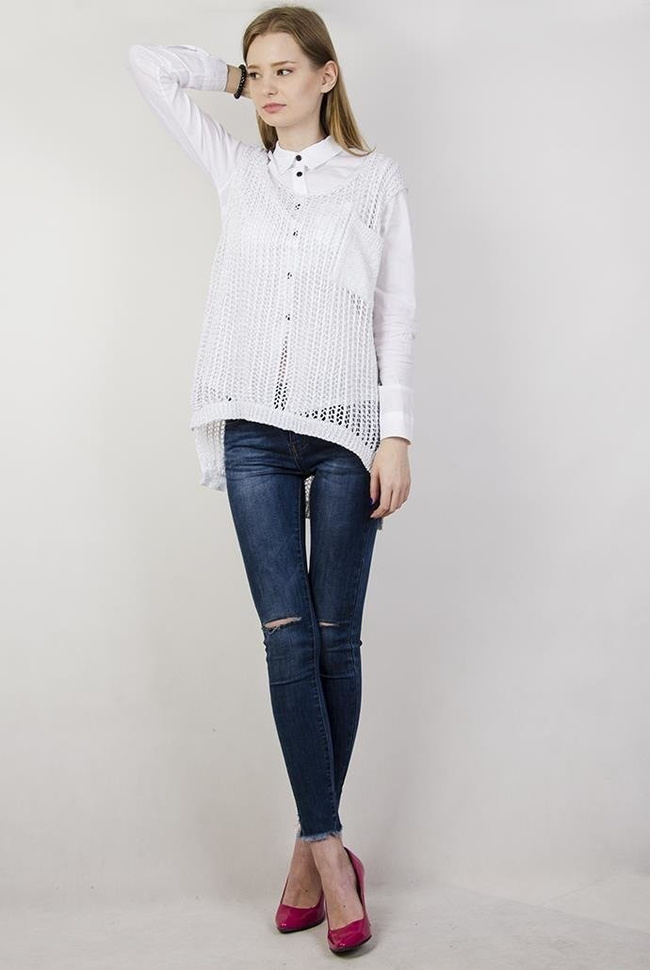 Biała narzuta z przedłużanym tyłem