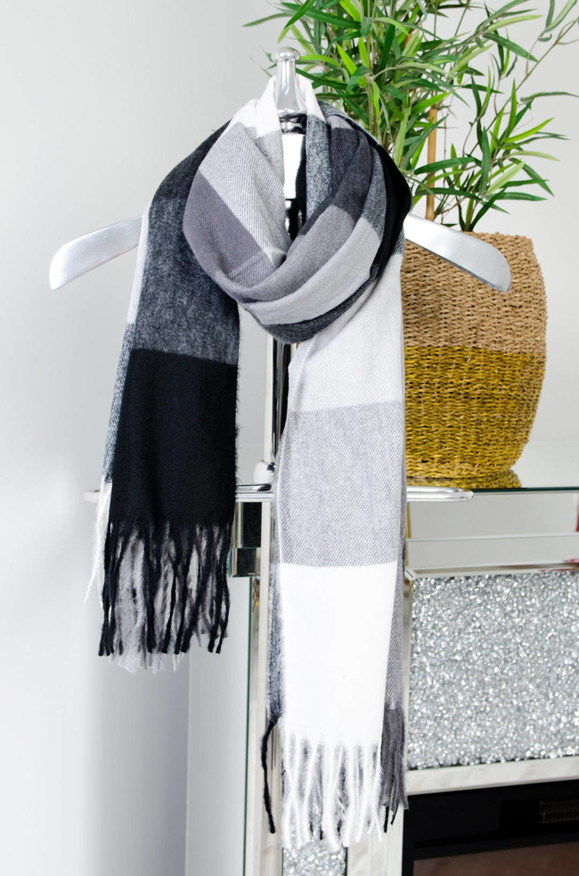 CZARNO-SZARO-BIAŁY SZAL W KRATĘ 