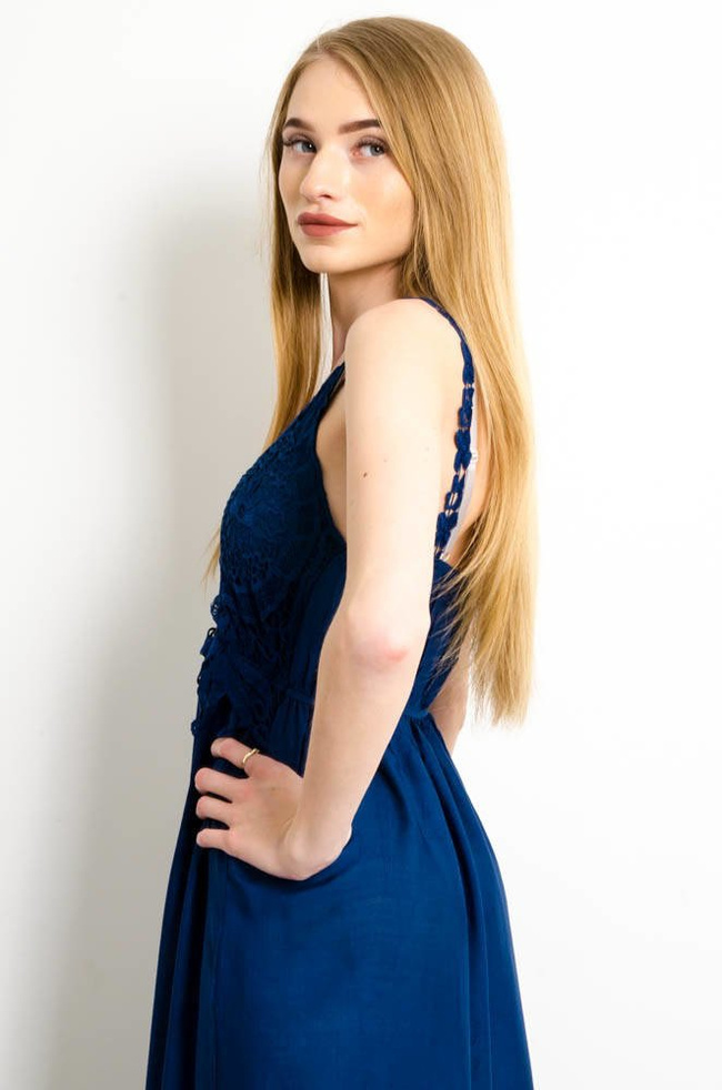 GRANATOWA SUKIENKA MAXI NA RAMIĄCZKACH Z AŻUROWĄ GÓRĄ