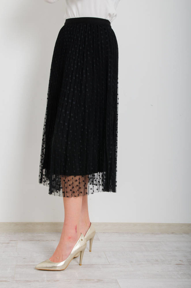 CZARNA PLISOWANA SPÓDNICA MIDI Z TIULU W CZARNE KROPKI-DWUSTRONNA