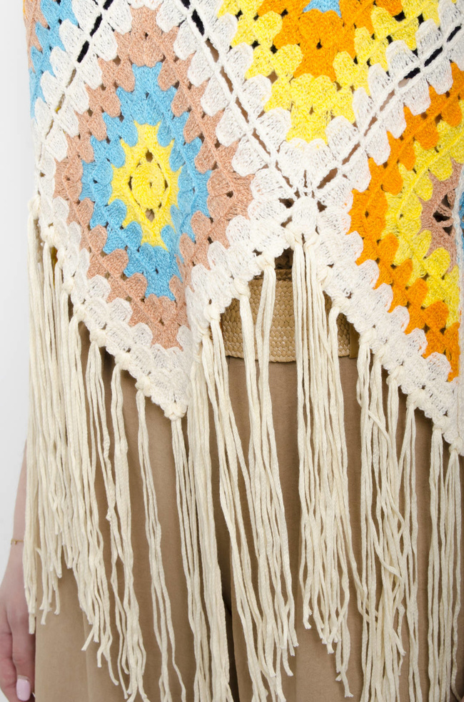 BLUZKA AŻUROWA NA RAMIĄCZKA Z FRĘDZLAMI - BEŻOWA