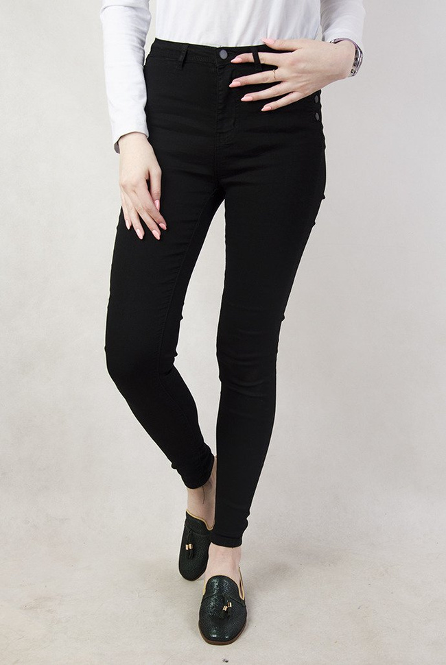 Czarne spodnie jeansowe z guzikami po bokach