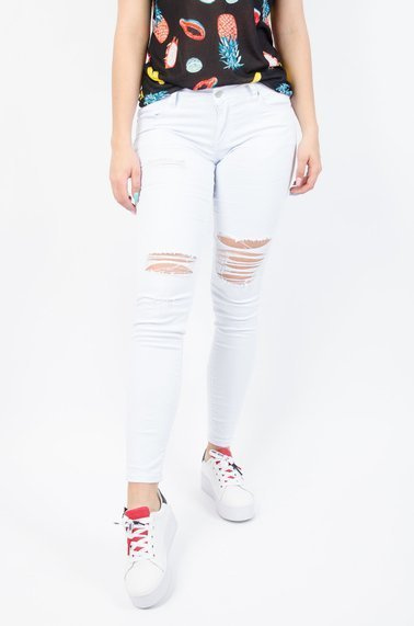 SPODNIE Z PRZETARCIAMI W KOLORZE BIAŁYM