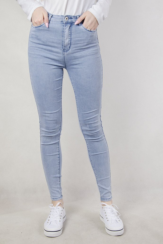 Jasne spodnie przylegające