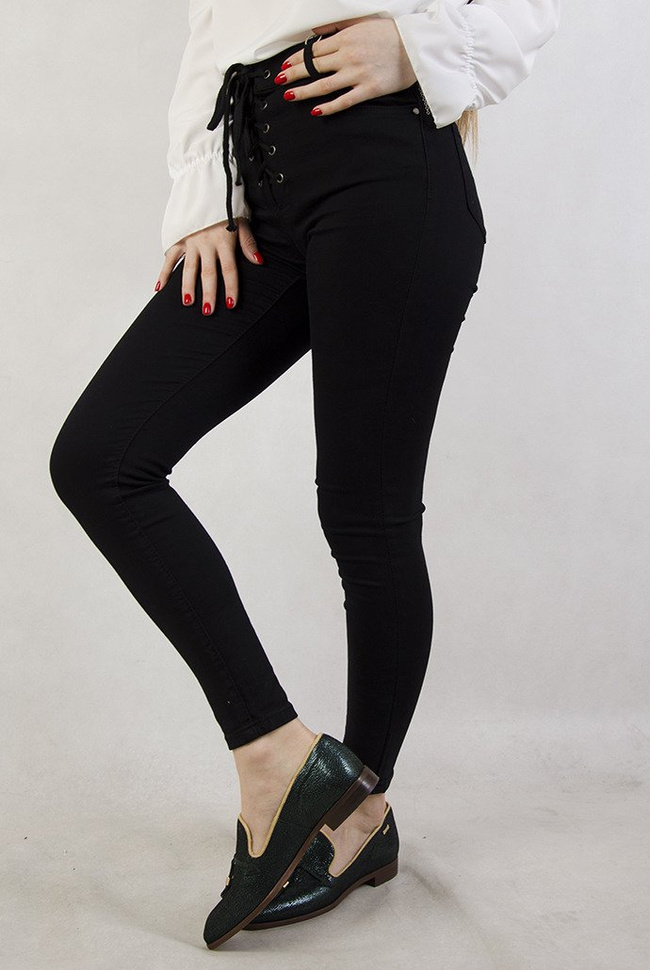 Czarne spodnie z wiązaniem z przodu