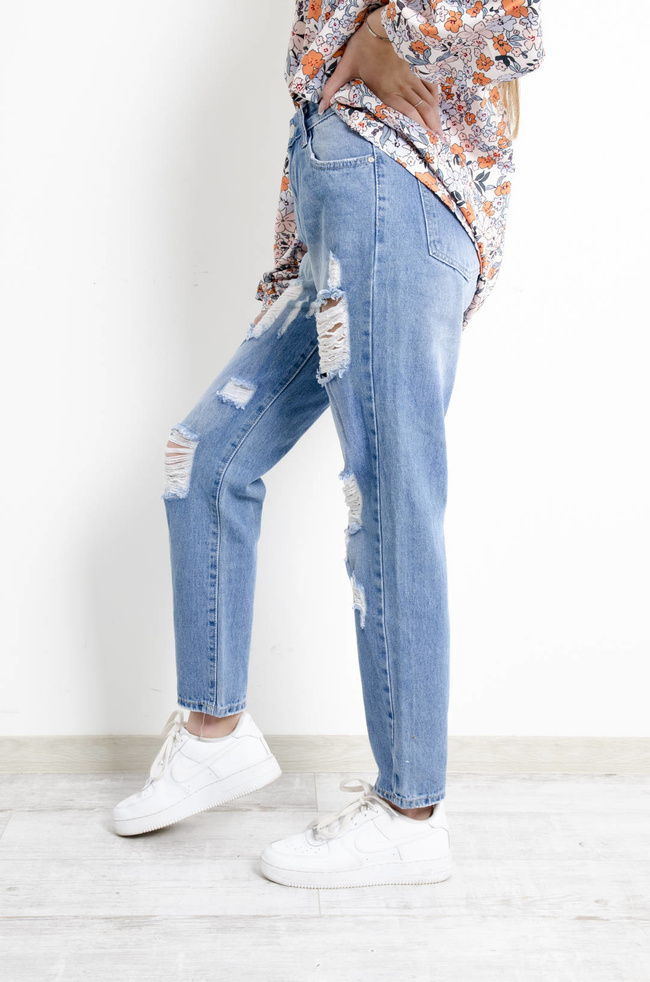 JASNE SPODNIE JEANSOWE TYPU BOYFRIEND Z PRZETARCIAMI 