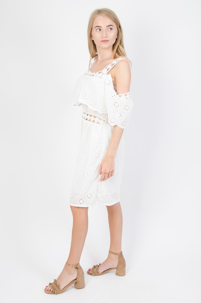 Biała ażurowa sukienka z hiszpańskim dekoltem