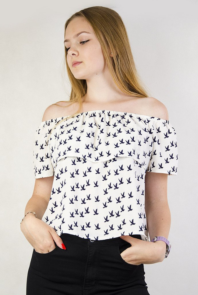 Biała bluzka hiszpanka w jaskółki