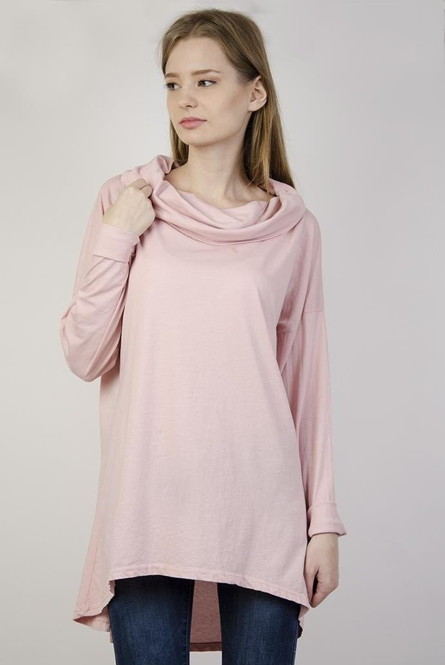 Jasnoróżowa bluzka z kominem