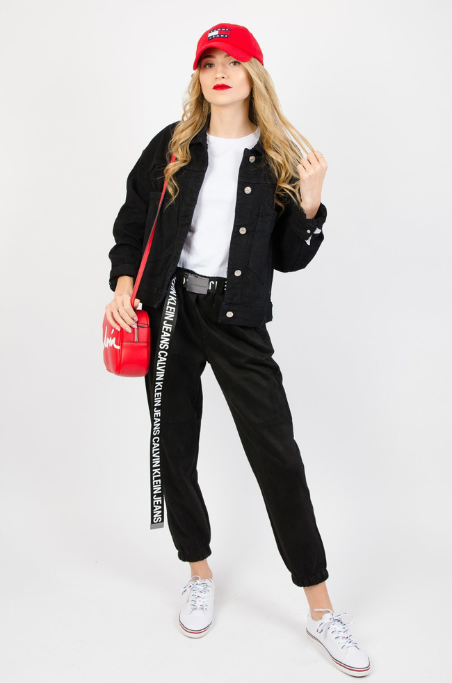 CZARNA KURTKA Z KIESZENIAMI