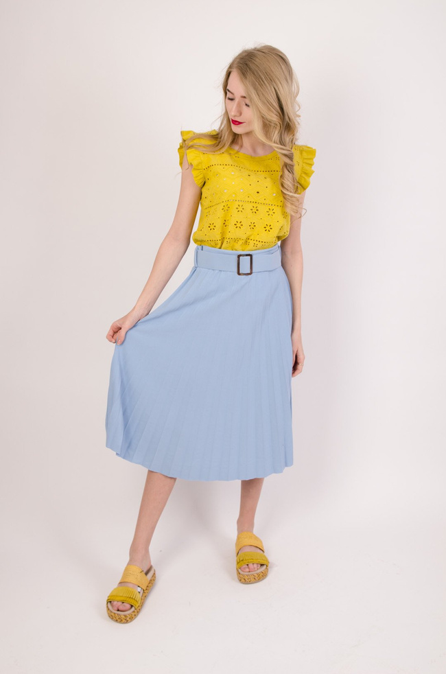 Plisowana spódnica z paskiem w kolorze niebieskim