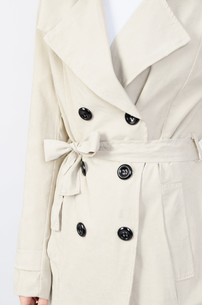 Beżowy płaszcz typu trencz