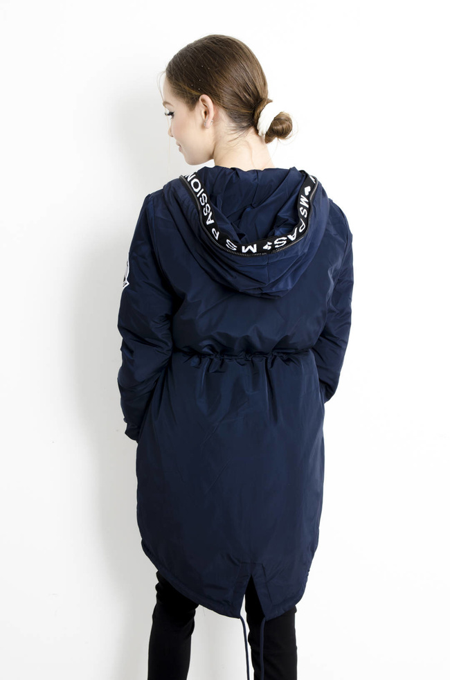 KURTKA PARKA Z KAPTUREM W KOLORZE GRANATOWYM