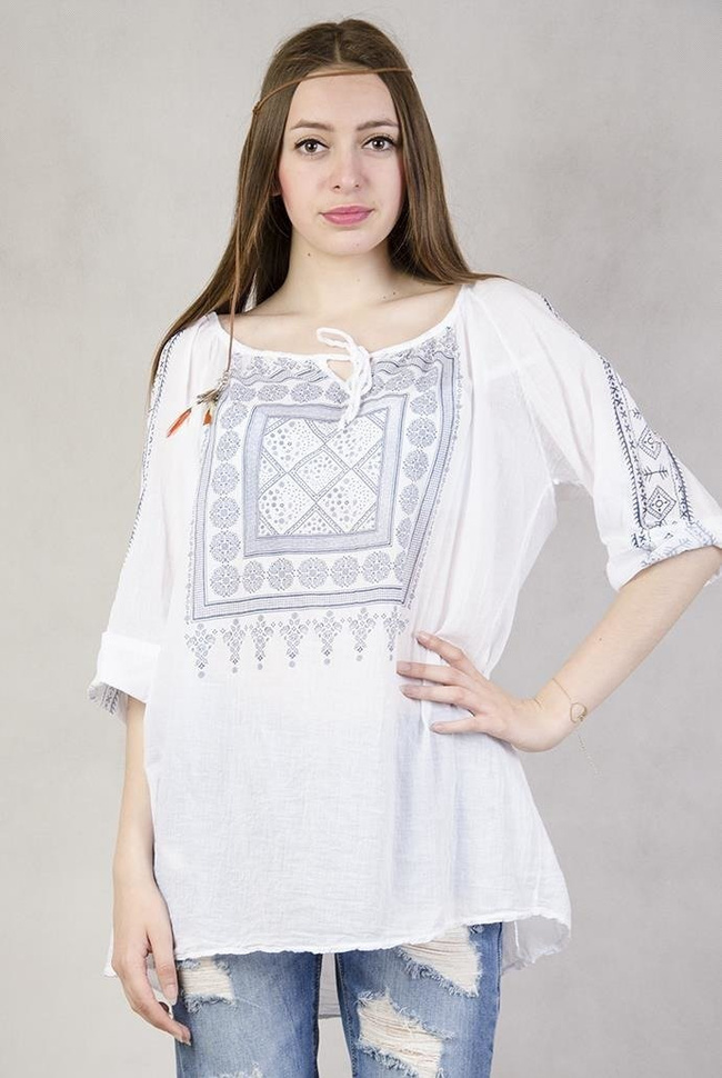 Biała bluzka w niebieskie wzory