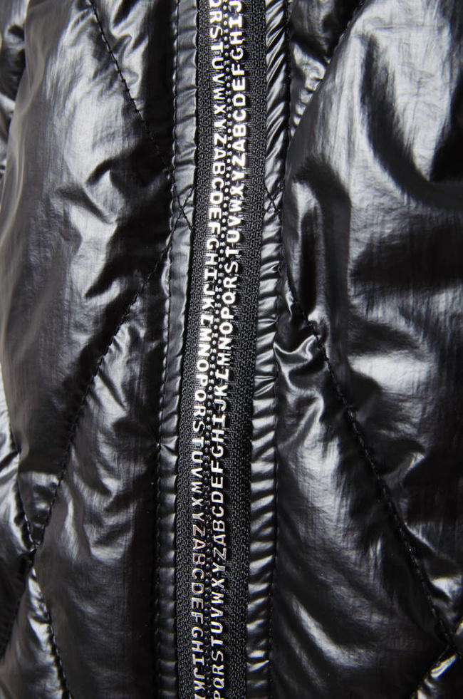 KURTKA PRZEJŚCIOWA PIKOWANA Z KAPTUREM - CZARNA