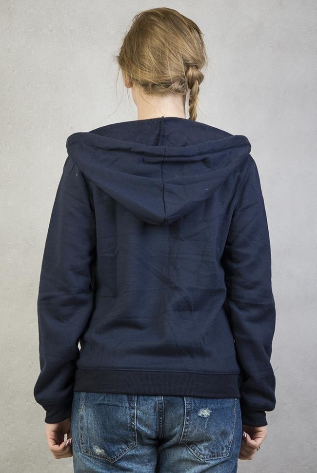 Granatowa bluza z kapturem zapinana na zamek z naszywkami