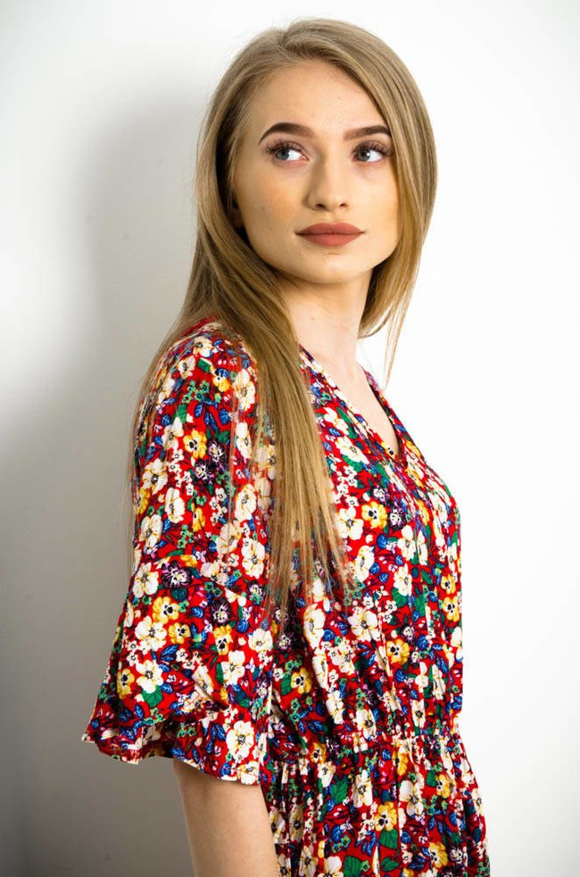 CZERWONA ASYMETRYCZNA SUKIENKA W KWIATY