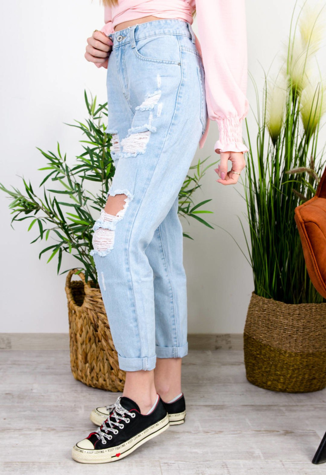 JASNE JEANSY MOM FIT Z DZIURAMI-WYSOKI STAN